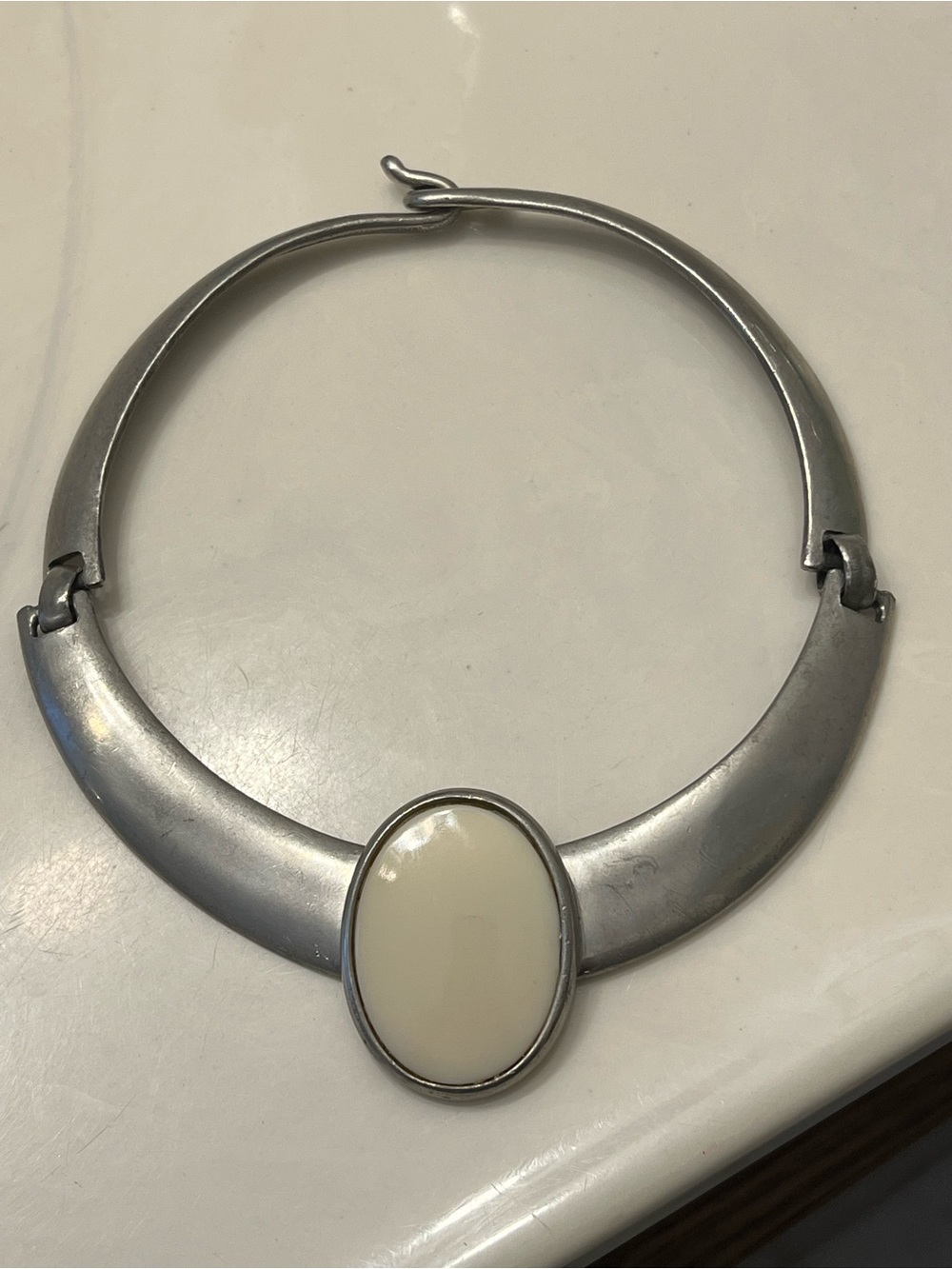 VTG Ben-Amun Signed Silver Tone Omega Collar Necklace Oval White Cabochon